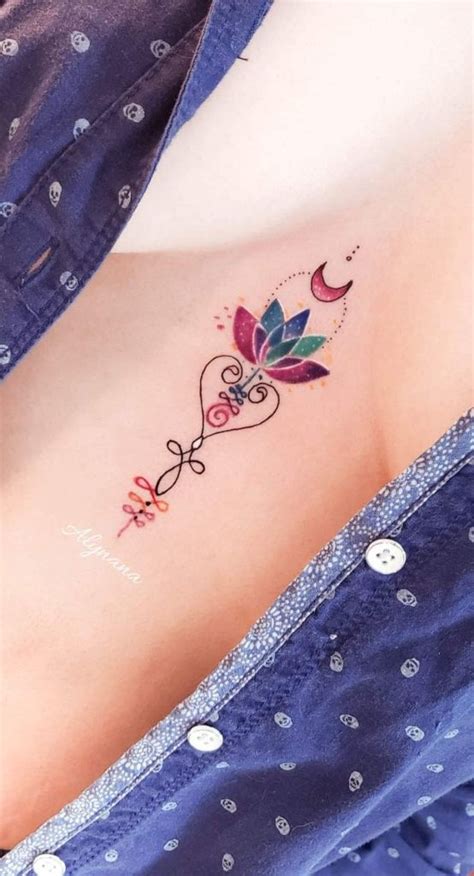 tatuajes entre los pechos para mujer|Los mejores tatuajes en el pecho para mujer 